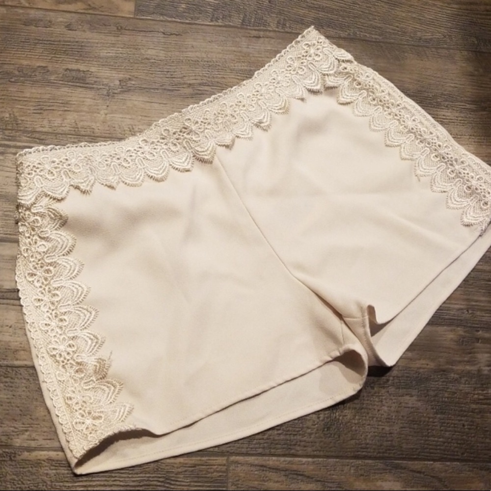 NWT Blu Pepper Cream Lace Detail Shorts